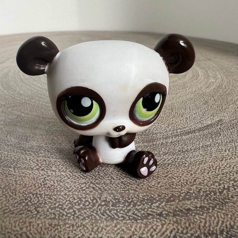 Littlest Pet Shop LPS Sitting Panada Bear #176 Brown White Green Eyes 2005
